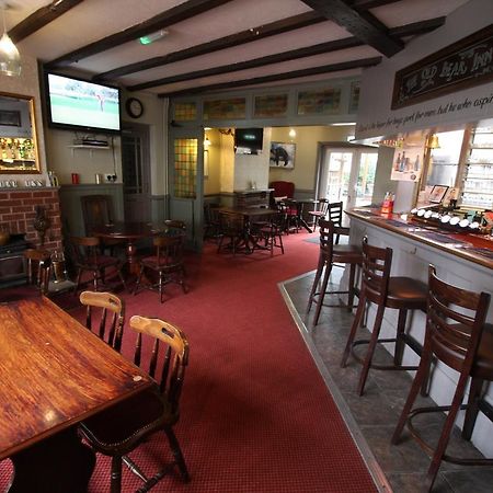 The Old Bear Inn Cricklade Dış mekan fotoğraf